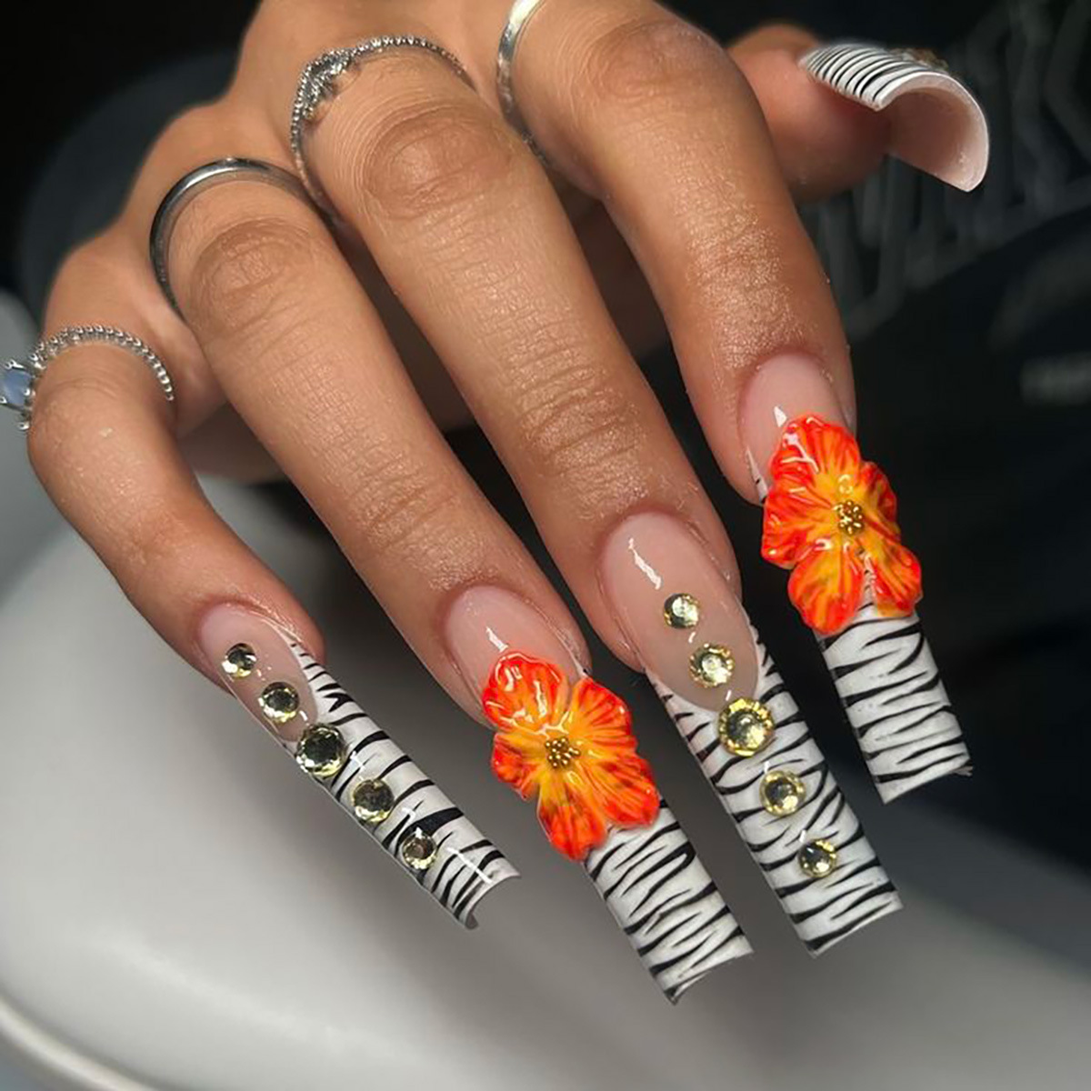 Nail Art Quirky - 24 pcs Kuku Palsu Motif Bunga